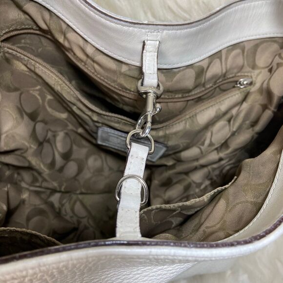 Coach ivory hobo handbag - Picture 11 of 12